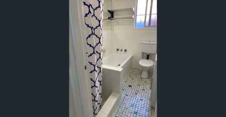 SMALL BLOCK OF 6 - GROUND FLOOR APARTMENT - Photo 4