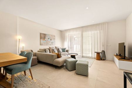 2 bedroom luxury Flat for rent in The Golden Mile, Marbella, Andalusia - Photo 3