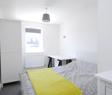 Belgrave Manor Apt 5, Plymouth - Photo 2