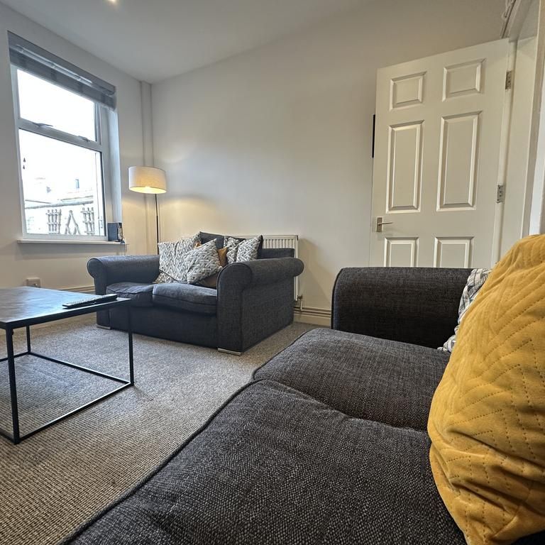 4 bedroom terraced house to rent - Photo 1