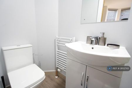 1 bedroom in a house share to rent - Photo 5