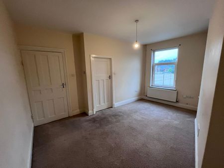 3 bedroom flat to rent - Photo 2