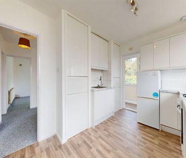 2 bedroom maisonette to rent - Photo 2