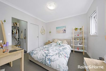 4 Bedroom Townhouse in Quiet Cul De Sac - Photo 5