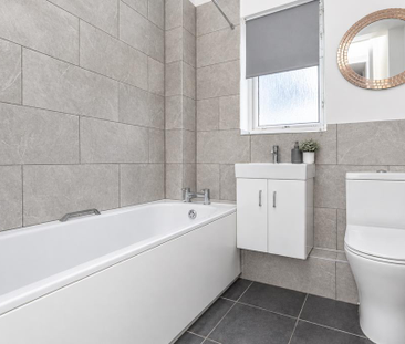 3 bedroom end of terrace house to rent - Photo 6