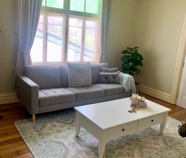 Fully furnished character home in prime location - Photo 2