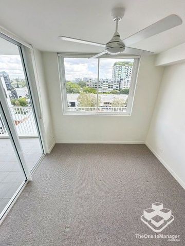 LUXURY UNFURNISHED 1 BEDROOM APARTMENT IN WEST END - Photo 5