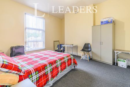 1 bedroom property to rent Bolton Road, Farnworth, Bolton, Greater Manchester, BL4 - Photo 2