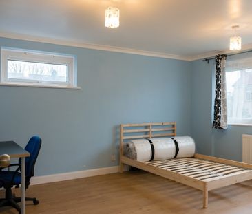 Room in a Shared Flat, Globe Road, E15 - Photo 5