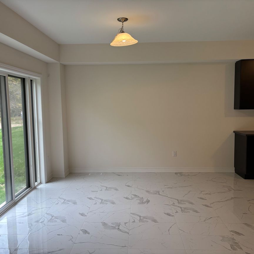 For Lease - 7 Mckernan Avenue, Brantford, Ontario - Photo 1