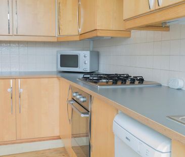 2 bedroom flat to rent - Photo 2