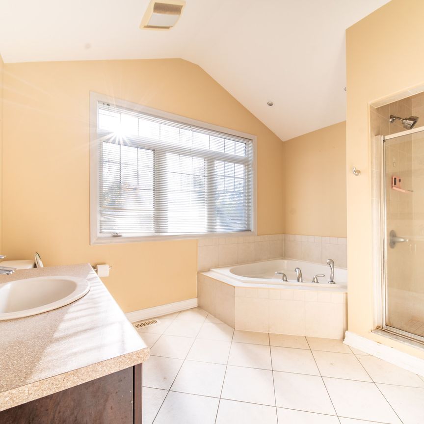 For Lease - 46 St Helen's Place, Meadowlands - Crestview and Area, Ontario - Photo 1