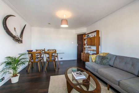 3 bedroom flat to rent - Photo 3