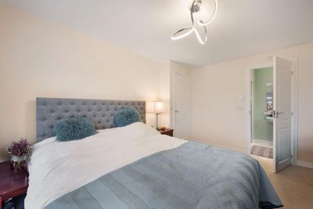 4 bedroom detached house to rent - Photo 4