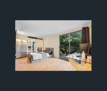 Stunning 4 bedroom family home with Solar system - Photo 6