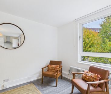 4 Bed Maisonette, Wallis Close, SW11 - Photo 1