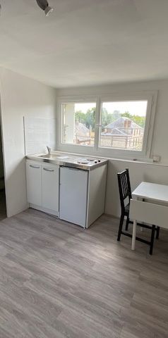 Location Appartement 1 pièce 10m² SOTTEVILLE LES ROUEN 76300 - Photo 1