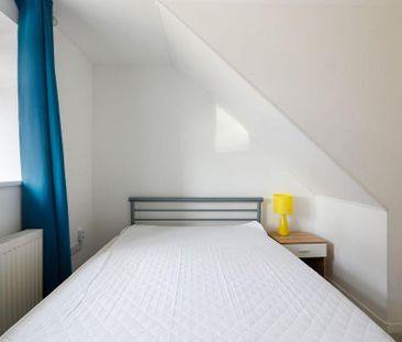 3 bedroom flat to rent - Photo 4