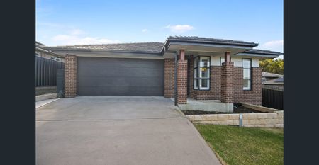 Immaculate Family Home - Photo 5