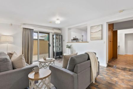 Spacious Family Home with Flexible Living Options - Apply Via Tenant Options - Photo 4