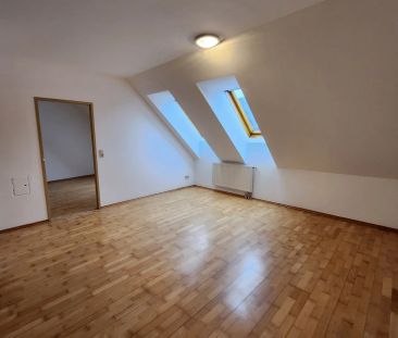 Reizende Dachgeschoss-Wohnung Nähe Ortszentrum - Photo 2