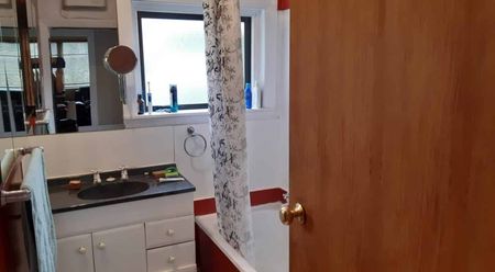 *** CLOSE TO PRIMARY SCHOOL AND FERRYMEAD SHOPPING COMPLEX *** - Photo 2