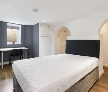 8 bedroom semi-detached house to rent - Photo 4