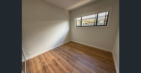 Modern 4-Bedroom Home! - Photo 2