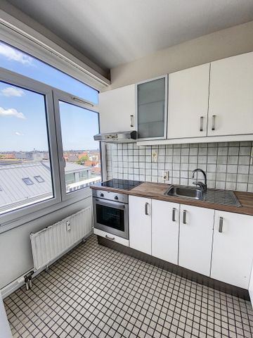 À Ixelles, grand studio de 55m2 en location 750 € par mois - Photo 4