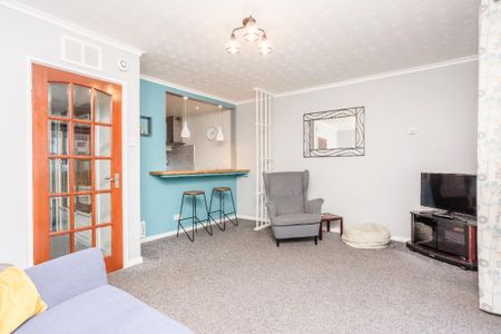 2 bedroom end of terrace house to rent - Photo 4