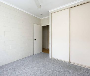 Spacious 3-Bedroom Home Close to Mt Sheridan Plaza - Photo 5