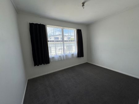 3 bedroom House -Central Henderson location - Photo 4