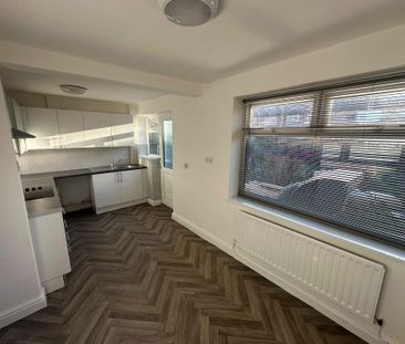3 bedroom semi-detached house to rent - Photo 6