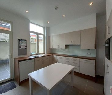VOLLEDIG GERENOVEERDE WONING MET 3 TOT 4 SLAAPKAMERS, 2 BADKAMERS E... - Photo 5