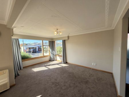 Sunny and spacious in Mosgiel - Photo 2