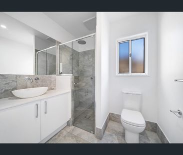 Brand new home, elevated views and low maintenance! - Photo 5