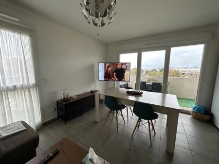 Appartement 3 pièces 61m2 MARSEILLE 10EME 925 euros - Photo 3