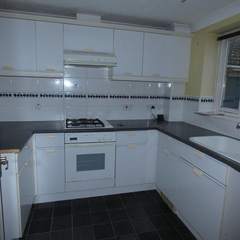 2 bedroom terraced house to rent - Photo 1