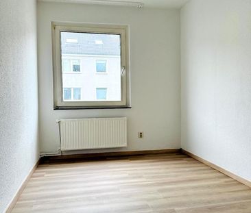 renovierte 3-Zimmer-Wohnung mit Balkon und Grünblick - Photo 1