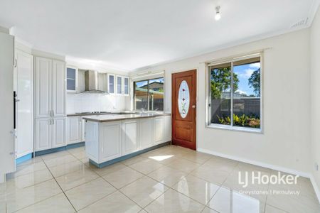 IMMACULATE 3 BEDROOM FAMILY HOME - Photo 4
