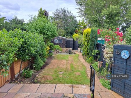 2 bedroom end of terrace house to rent - Photo 5