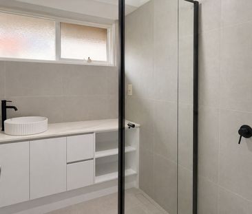 Newly renovated and Comfort in Craigieburn - Photo 3