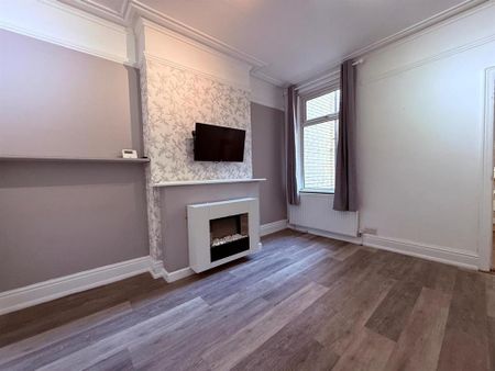 4 bedroom terraced house to rent - Photo 3