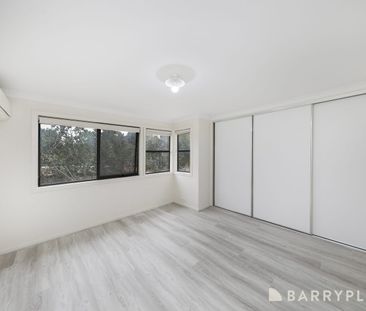 This beautifully refreshed residence offers a perfect blend of spac... - Photo 2