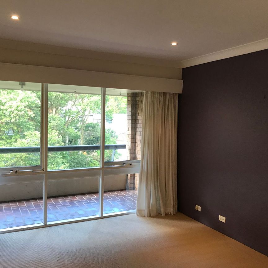 UNIQUE GATED LOW-RISE SECURITY COMPLEX - A QUALITY 2 BEDROOM APARTMENT! - Photo 1