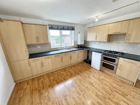 3 bedroom flat to rent - Photo 4