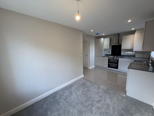 3 bedroom semi-detached house to rent - Photo 1