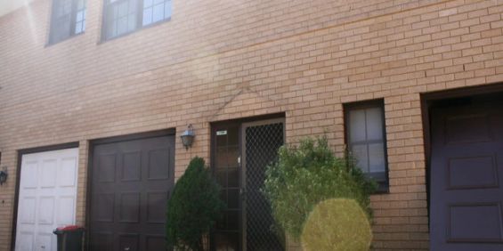 Spacious Three Bedroom Home with Lock Up Garage - Photo 3