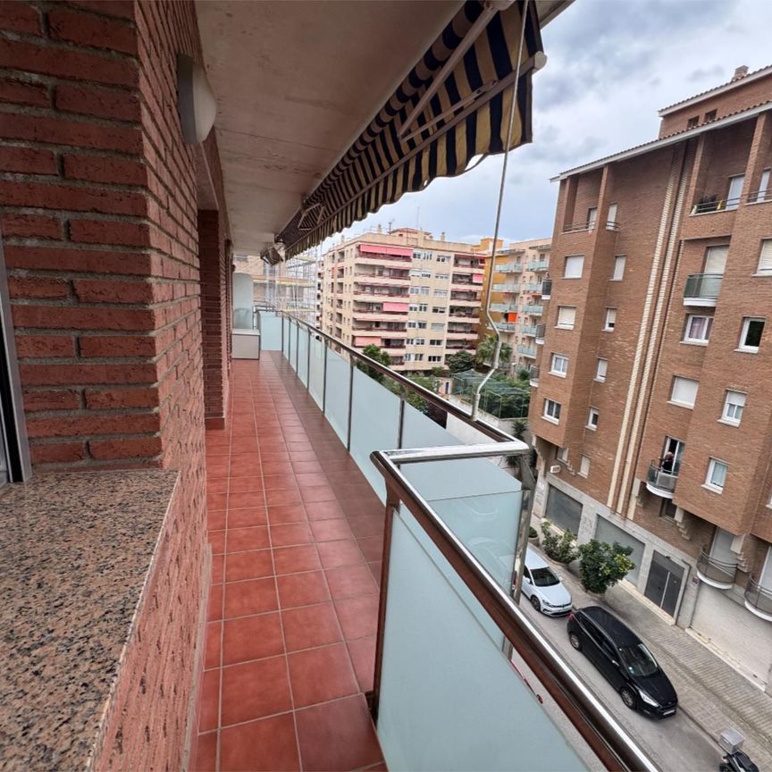 Piso de alquiler en Carrer de Mossèn Jacint Verdaguer, 129, Can Farrerons - Photo 1