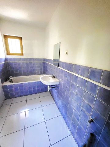 Location Maison 5 pièces 120m² ROGNES 13840 - Photo 4